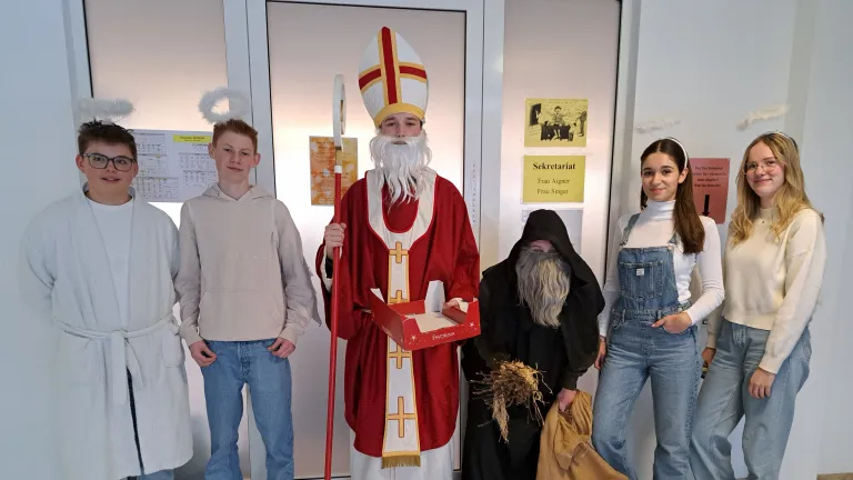 Der Nikolaus und sein Team