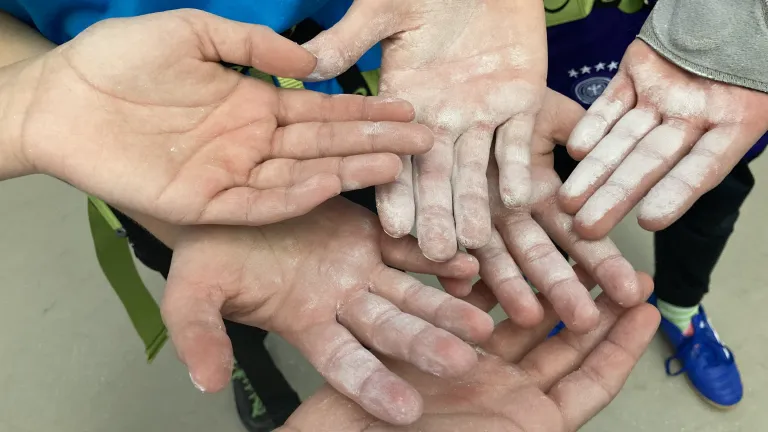 Kinder bei erlebnispdagogischen bungen