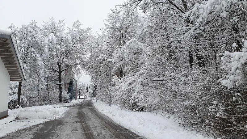 Strae vom E-Bau zum F-Bau