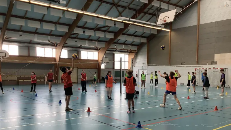 Beim Volleyballspielen