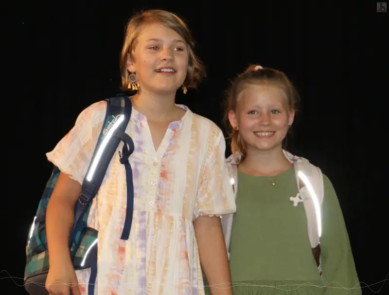 Einschulung - zwei Schlerinnen