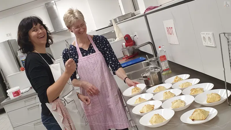 pfel im Schlafrock mit Vanillesoe