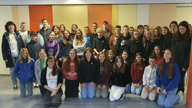 Gruppenbild in der Lizeria - Frankreichaustausch 2023