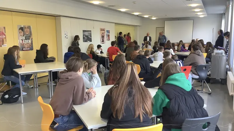 Begrung durch die Schulleiter Gerald Eisen (GY) und Manfred Engler (RS)