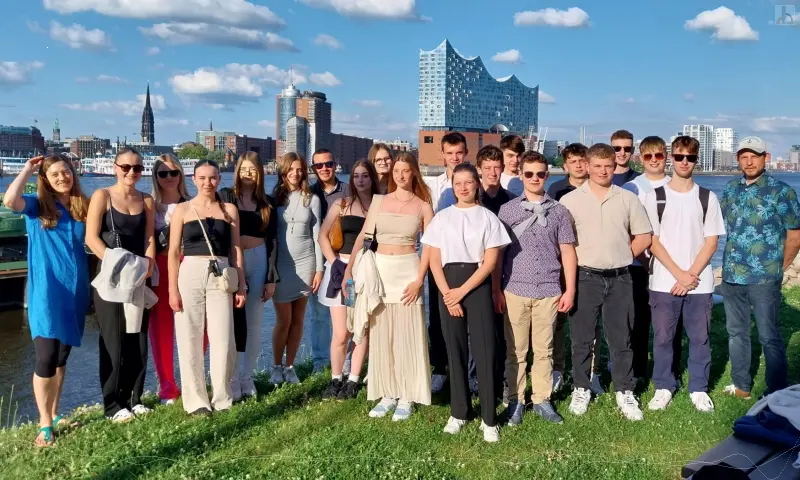 J1er vor der Elbphilharmonie