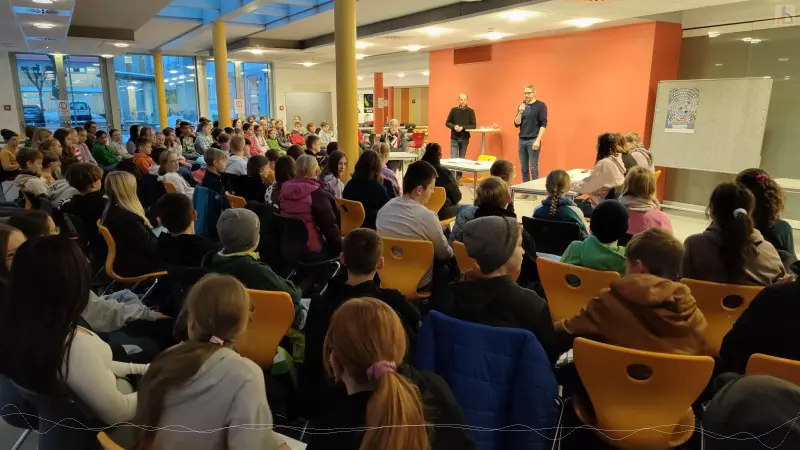 Das Publikum lauscht gebannt