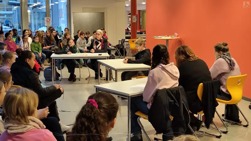 Die Jury lauscht gebannt