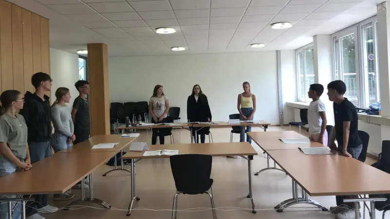 Gerichtsverhandlung mit Richterin Selig