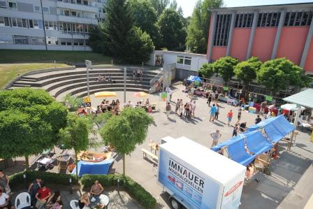 Blick ins Atrium mit St�nden