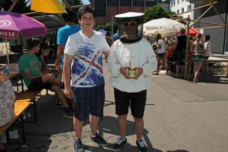 Jungs zwischen den St�nden