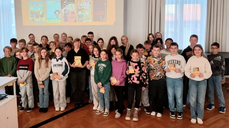 Gruppenbild bei der Autorinnenlesung
