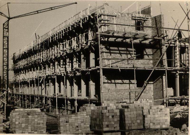 SW Bild vom Bau der Schule