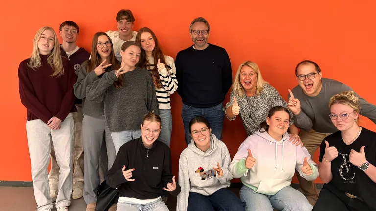 Gruppenbild mit unserem Gast, den Begleitlehrern und GAPPies vom letzten Austausch