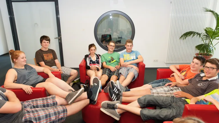 Schüler chillen im Schülerhaus
